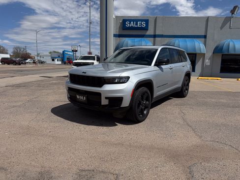 Used 2023 Jeep Grand Cherokee L Laredo AWD/4WD image 1