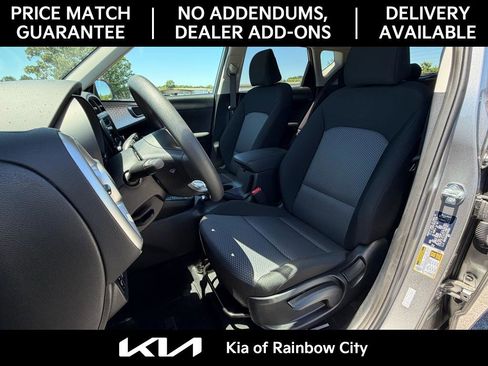 Used 2025 Kia Soul LX w/ LX Technology Package FWD image 13