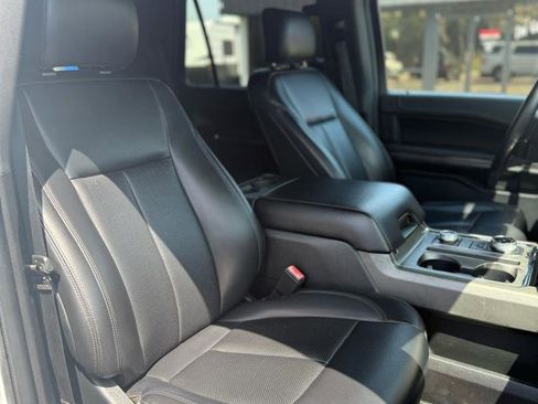 Used 2019 Ford Expedition XLT w/ Equipment Group 201A AWD/4WD image 10