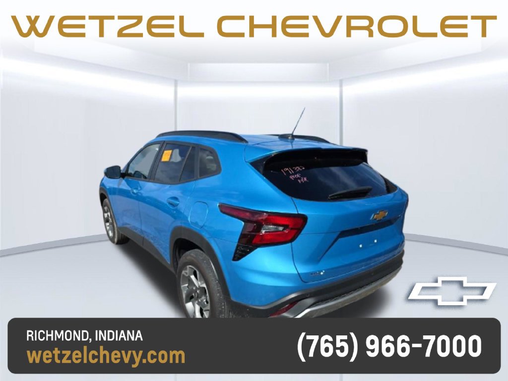Used 2025 Chevrolet Trax LT w/ Driver Confidence Package FWD image 4
