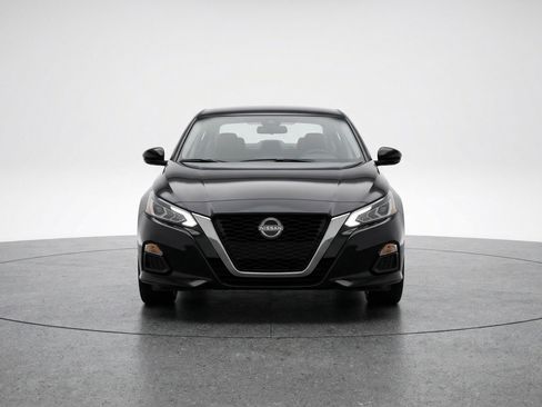 Used 2025 Nissan Altima 2.5 SV image 2