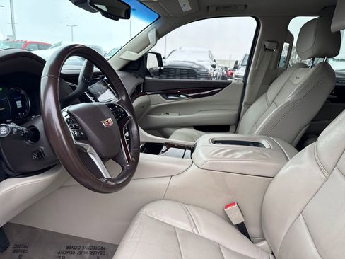 Used 2016 Cadillac Escalade Luxury image 12