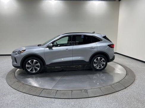 Certified 2024 Ford Escape Platinum image 10