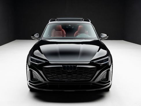 Used 2024 Audi Q8 e-tron Prestige w/ Prestige Package AWD/4WD image 5