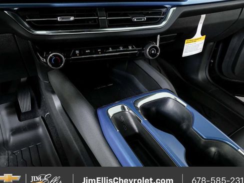 New 2026 Chevrolet Equinox EV LT image 17