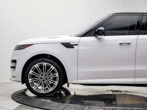 Used 2025 Land Rover Range Rover Sport Dynamic SE AWD/4WD image 8