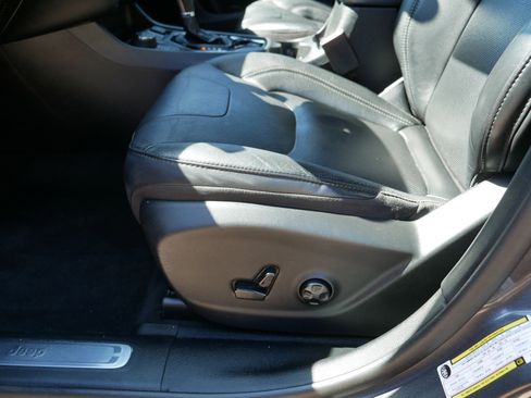 Used 2020 Jeep Cherokee Limited AWD/4WD image 20