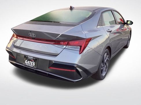 Used 2025 Hyundai Elantra SEL FWD image 10