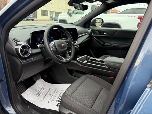 Used 2025 Chevrolet Equinox LT w/ Safety and Technology Package image 9