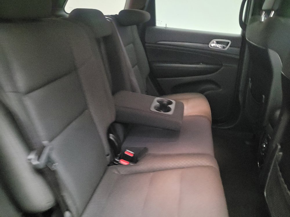 Used 2019 Jeep Grand Cherokee Laredo RWD image 19