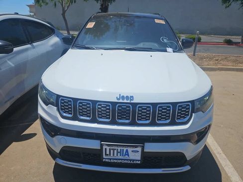 Used 2025 Jeep Compass Limited AWD/4WD image 4