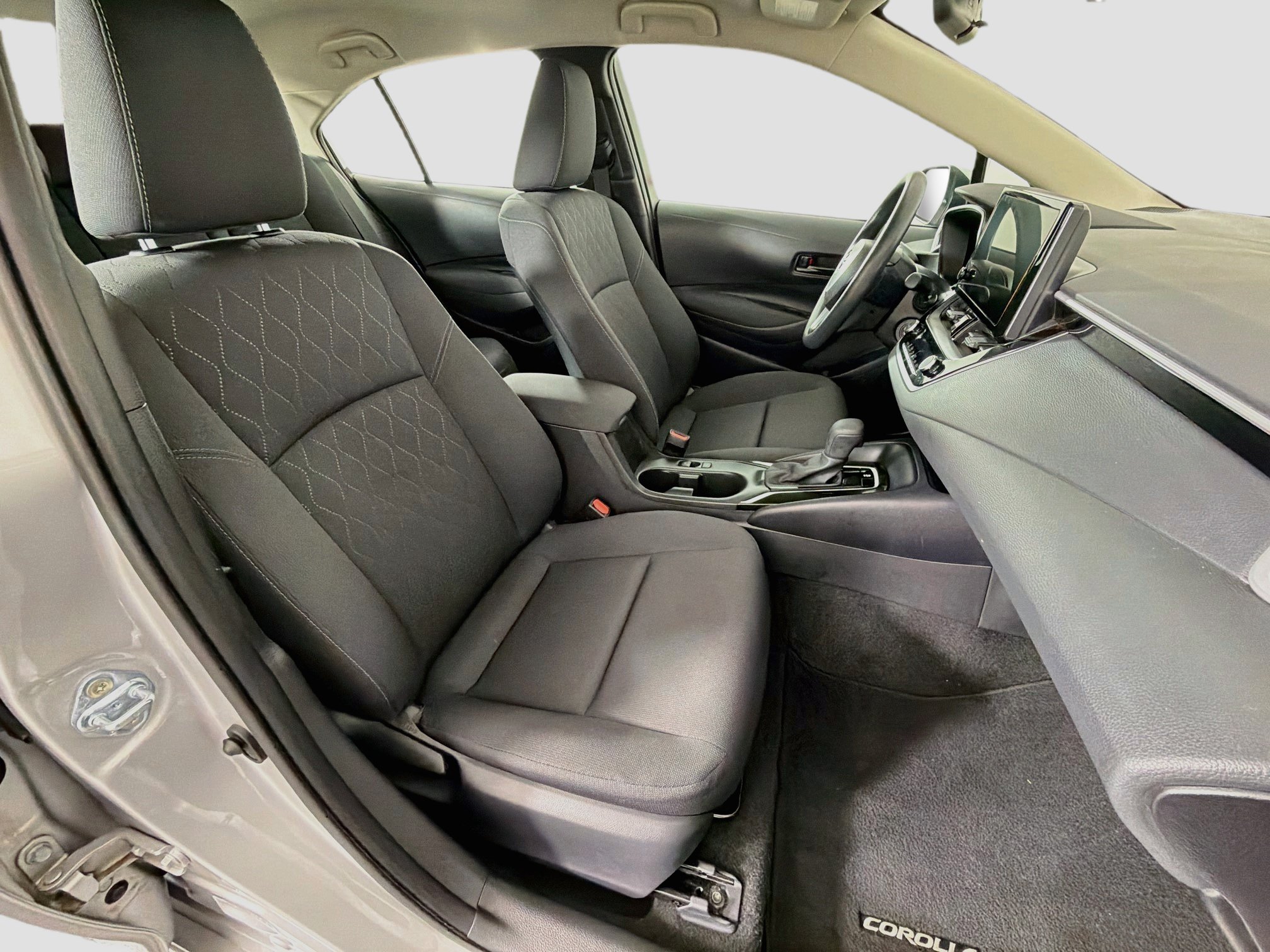 Used 2026 Toyota Corolla LE FWD image 29