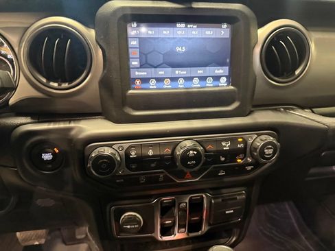 Used 2021 Jeep Gladiator Sport AWD/4WD image 11