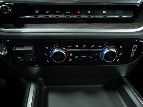 New 2026 GMC Sierra 2500 SLT w/ SLT Convenience Package image 32