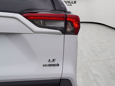 Used 2024 Toyota RAV4 LE AWD/4WD image 7