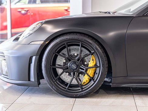 Used 2026 Porsche 911 GT3 w/ Weissach Package RWD image 9