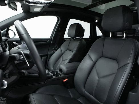 Used 2025 Porsche Macan image 5