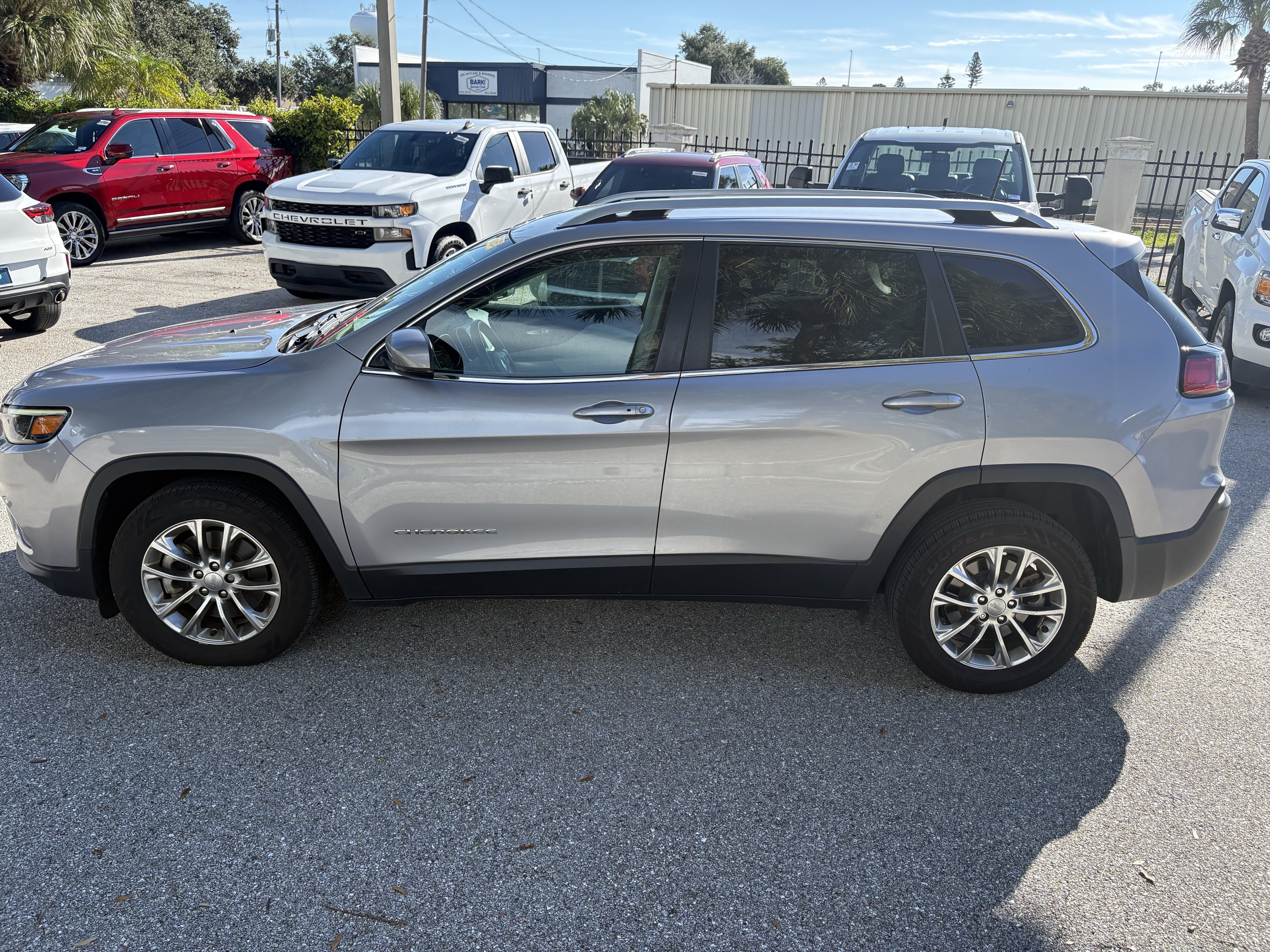 Used 2021 Jeep Cherokee Latitude Lux FWD image 4