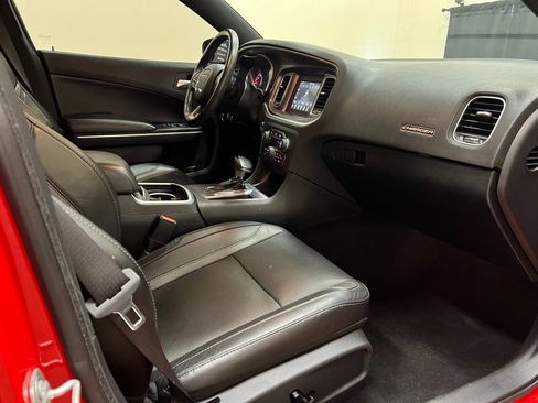 Used 2020 Dodge Charger SXT w/ Leather Interior Group RWD image 23