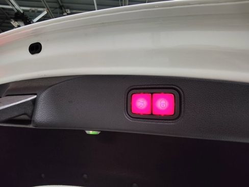 Used 2018 Mercedes-Benz E 400 4MATIC Coupe image 10