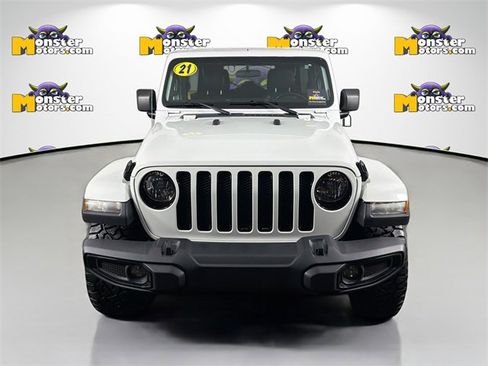 Used 2021 Jeep Wrangler Unlimited Sahara image 2