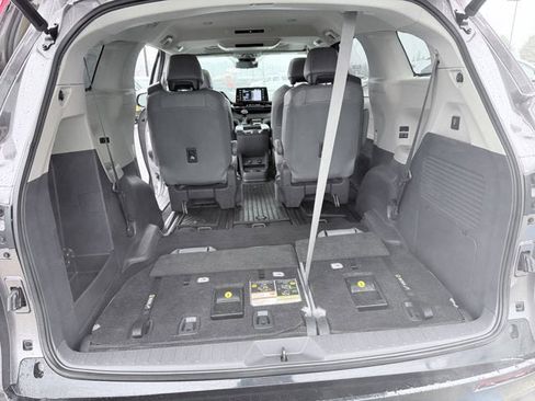 Used 2021 Toyota Sienna Limited image 30