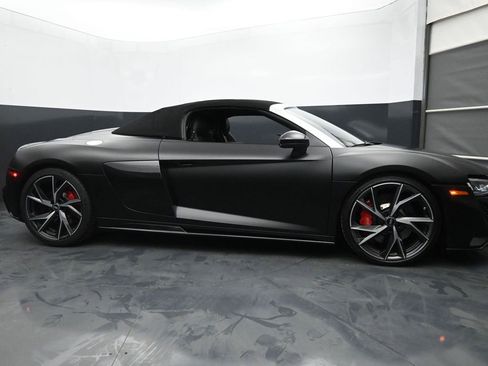 Used 2021 Audi R8 V10 w/ Premium Package image 37