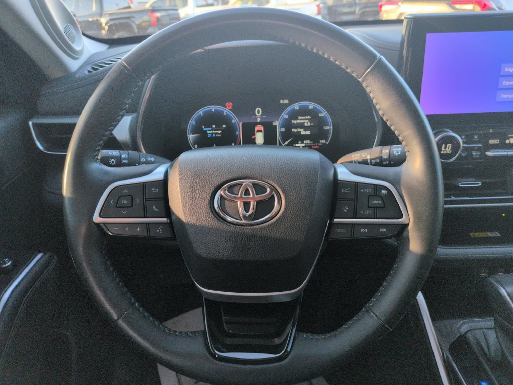 Used 2023 Toyota Highlander Platinum FWD image 14