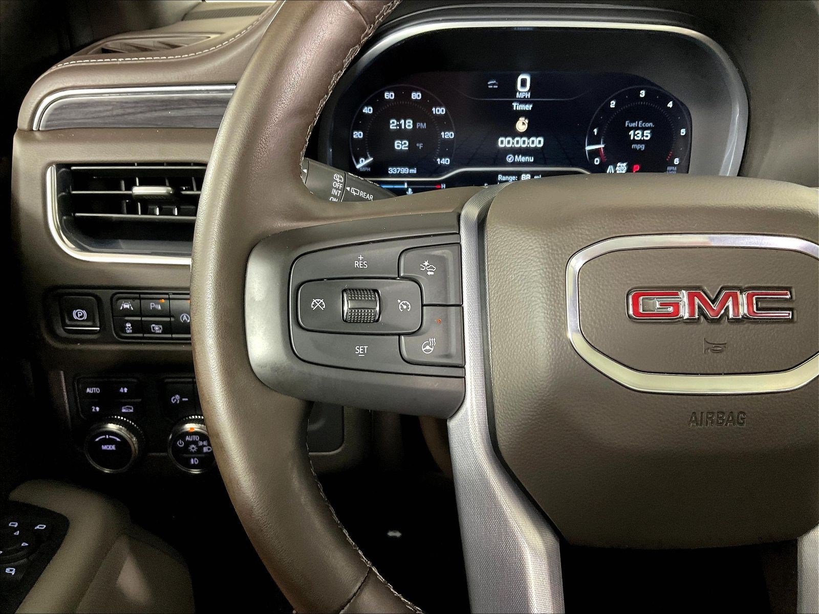 Used 2023 GMC Yukon XL SLT w/ SLT Premium Package AWD/4WD image 11