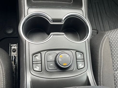 Used 2022 GMC Terrain SLE w/ Driver Convenience Package image 16