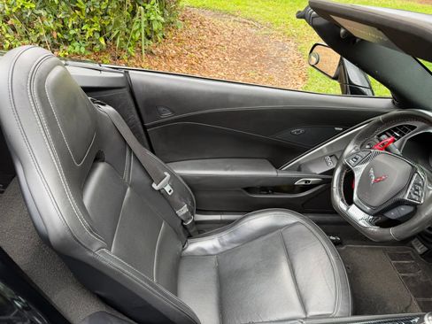 Used 2019 Chevrolet Corvette Stingray Convertible w/ Carbon Flash Badge Package image 10