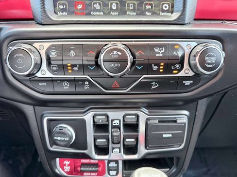 Used 2021 Jeep Wrangler Unlimited Rubicon AWD/4WD image 35