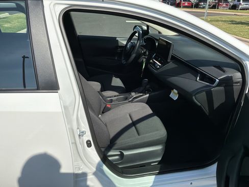 Used 2026 Toyota Corolla LE FWD image 32