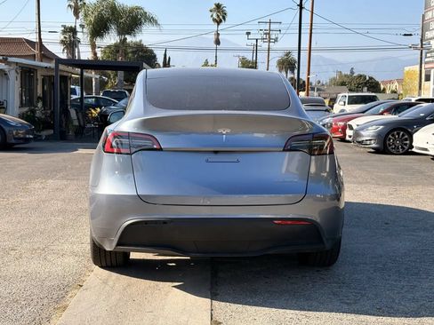 Used 2025 Tesla Model Y Long Range AWD/4WD image 3