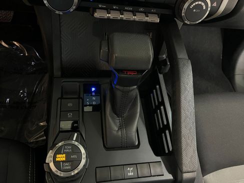 Used 2025 Toyota Tacoma TRD Off-Road AWD/4WD image 40