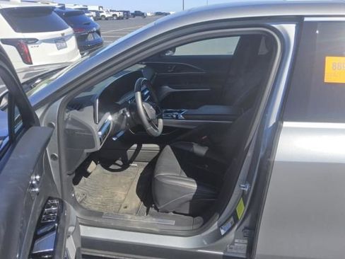 Used 2025 Cadillac Lyriq Luxury RWD image 6