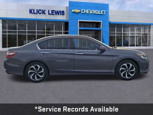 Used 2017 Honda Accord EX image 9