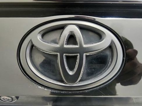 Used 2022 Toyota RAV4 LE FWD image 32