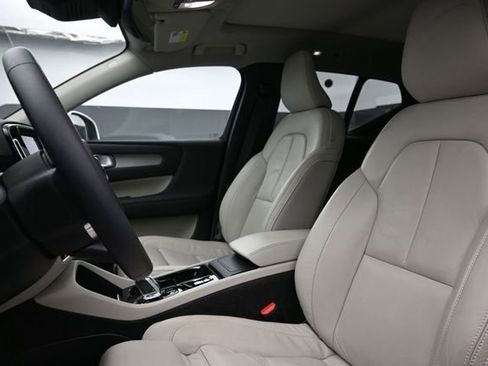 Used 2023 Volvo XC40 B5 Plus w/ Protection Package Premier AWD/4WD image 10