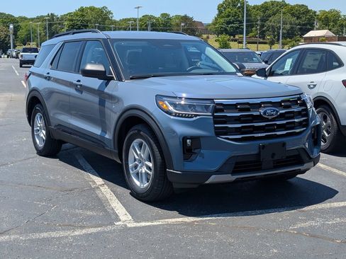 New 2026 Ford Explorer Active w/ Active Comfort Package RWD image 2