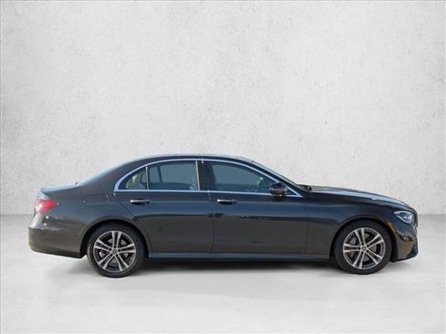 Used 2023 Mercedes-Benz E 350 4MATIC Sedan image 4