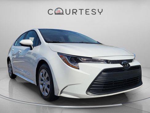 Used 2024 Toyota Corolla LE image 7