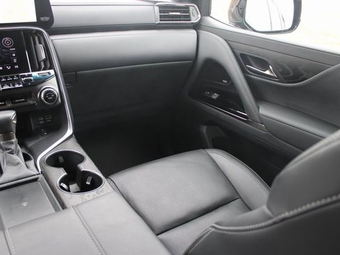 Used 2023 Lexus LX 600 4WD w/ Luxury Package image 32