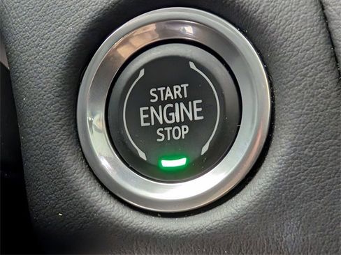 Used 2023 GMC Yukon SLT image 26