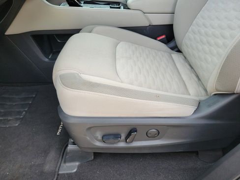 Used 2022 Nissan Pathfinder SV w/ SV Premium Package image 5