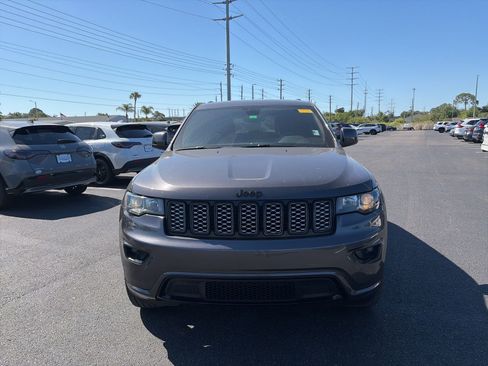 Used 2019 Jeep Grand Cherokee Altitude RWD image 2