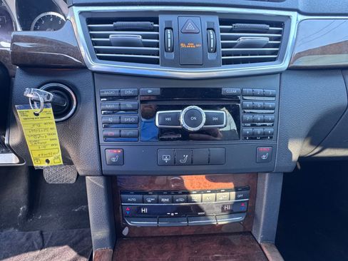 Used 2013 Mercedes-Benz E 350 4MATIC Sedan image 21