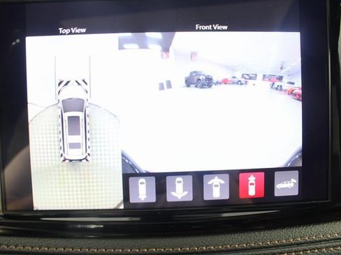 Used 2025 Chrysler Pacifica Pinnacle image 4