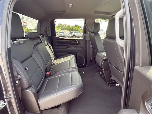 Used 2025 GMC Sierra 1500 SLT AWD/4WD image 15