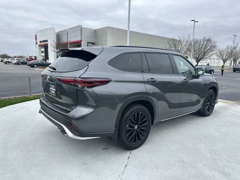 Certified 2025 Toyota Highlander XSE image 10